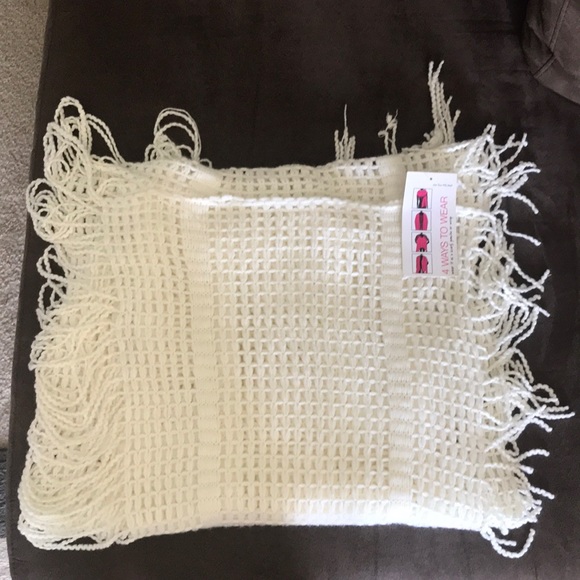 creamy ivory boho cozy poncho/wrap nwt🍂 - Picture 5 of 8